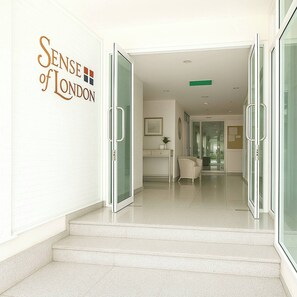 Condo, 1 Bedroom, Smoking, Pool View | Interior