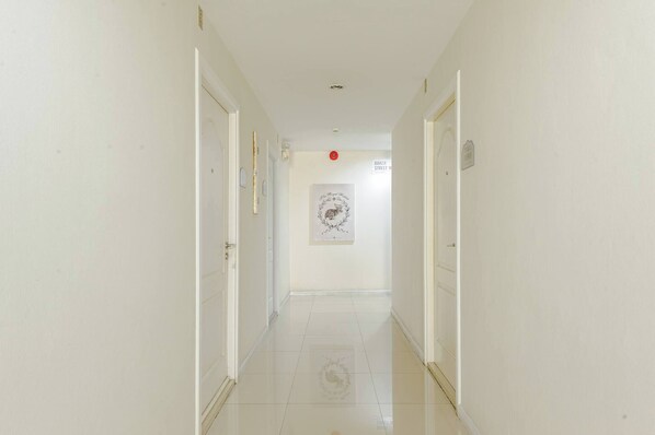 Condo, 1 Bedroom, Smoking, Pool View | Interior