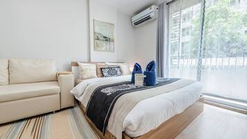 Studio, Multiple Bedrooms, Accessible, Smoking | 1 bedroom