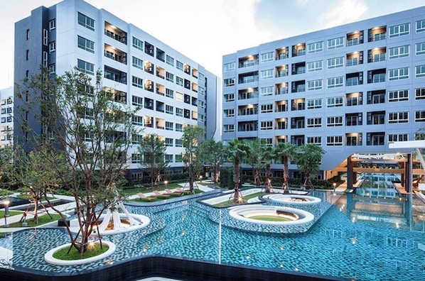 สตูดิโอ, หลายห้องนอน, พร้อมสิ่งอำนวยความสะดวกสำหรับผู้พิการ | สระว่ายน้ำ | สระว่ายน้ำกลางแจ้ง