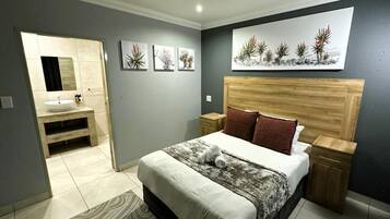 Escritorio y espacio para trabajar con laptop