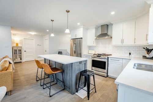 Neighbourhood Gem Near Downtown Cornwall & the St. Lawrence River