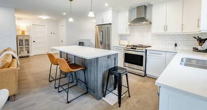 Neighbourhood Gem Near Downtown Cornwall & the St. Lawrence River