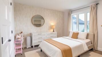 3 bedrooms, desk, travel cot, free WiFi