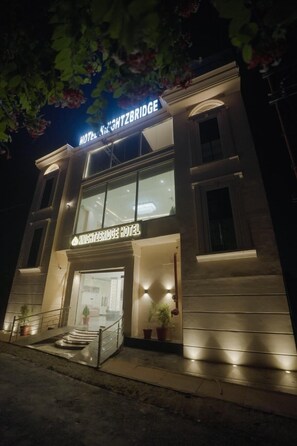 Property entrance - Knightz bridge (Faizabad)