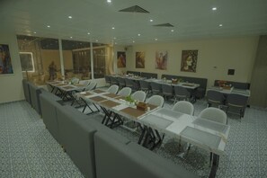 Restaurant - Knightz bridge (Faizabad)