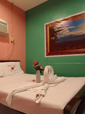 Standard Room | Desk - WJV INN CANDUMAN (Mandaue)