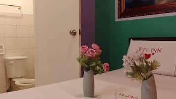 Standard Room | Desk
