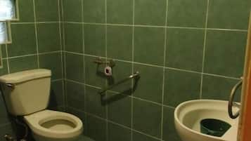 Deluxe Double Room | Bathroom | Towels