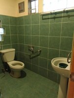Deluxe Double Room | Bathroom | Towels