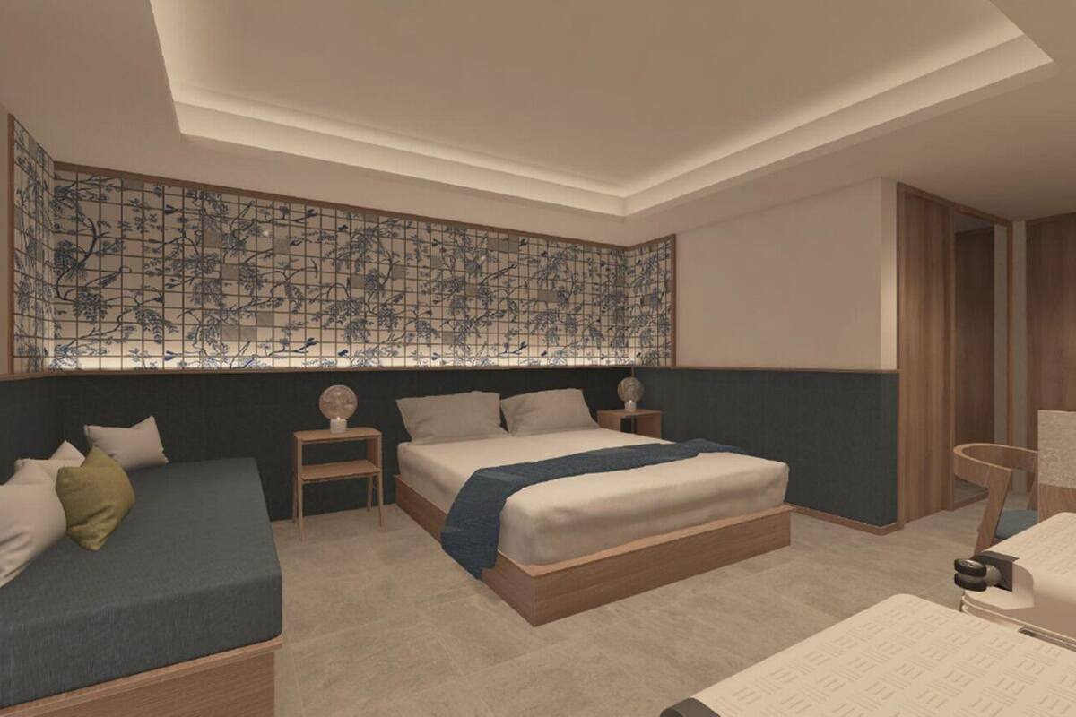 Un dormitorio moderno con una cama grande, un sofá, un escritorio y un techo con tragaluz.