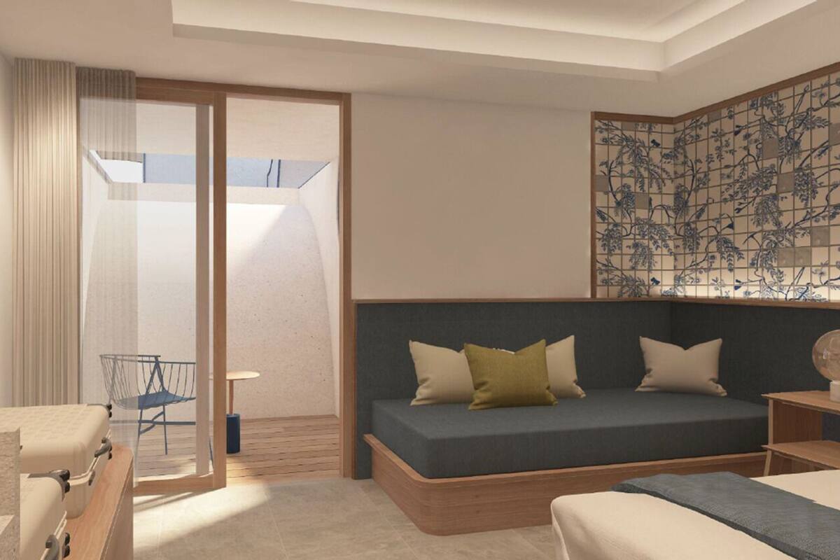 Un dormitorio moderno con una cama grande, un rincón de descanso y vistas al exterior.
