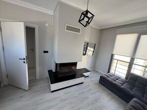 Fernseher, Kamin