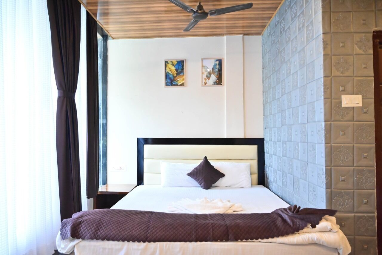 Coffres-forts dans les chambres, fer et planche à repasser