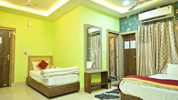 Superior Triple Room | In-room safe, iron/ironing board, free WiFi