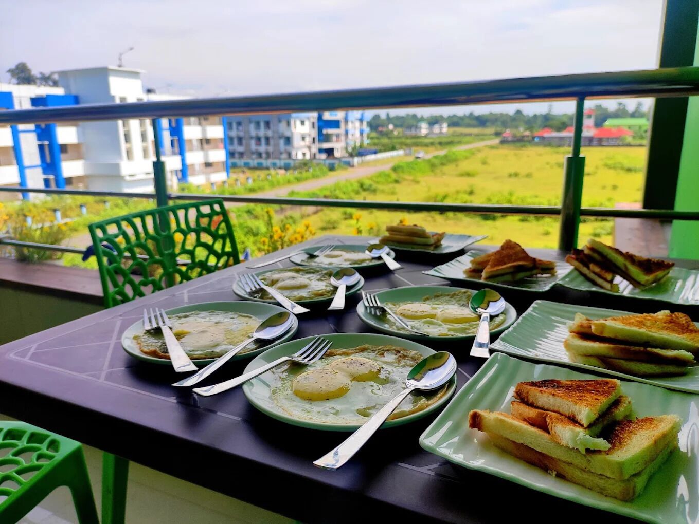 Free daily full breakfast 