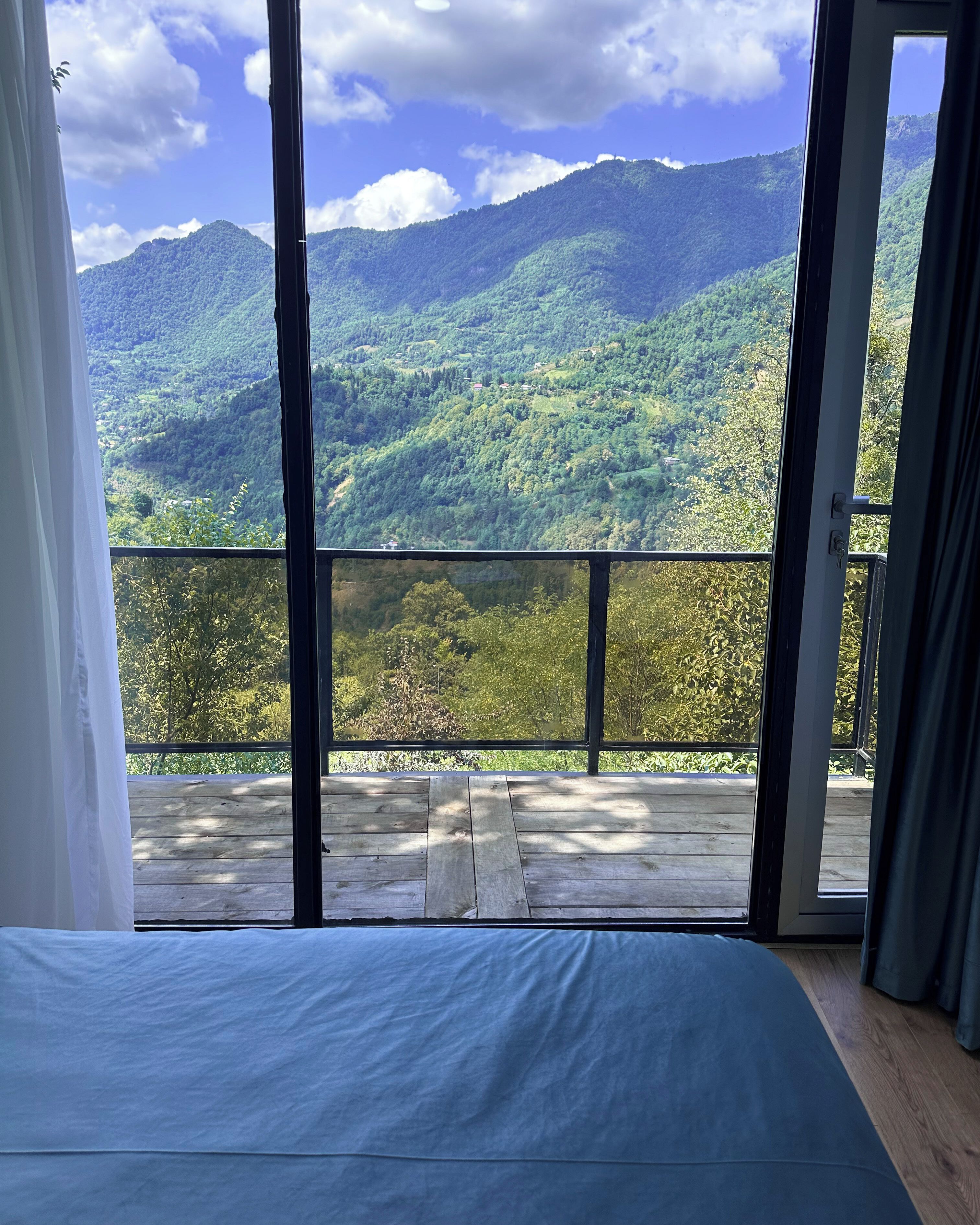 5 soverom, strykejern/-brett, internettilgang og sengetøy