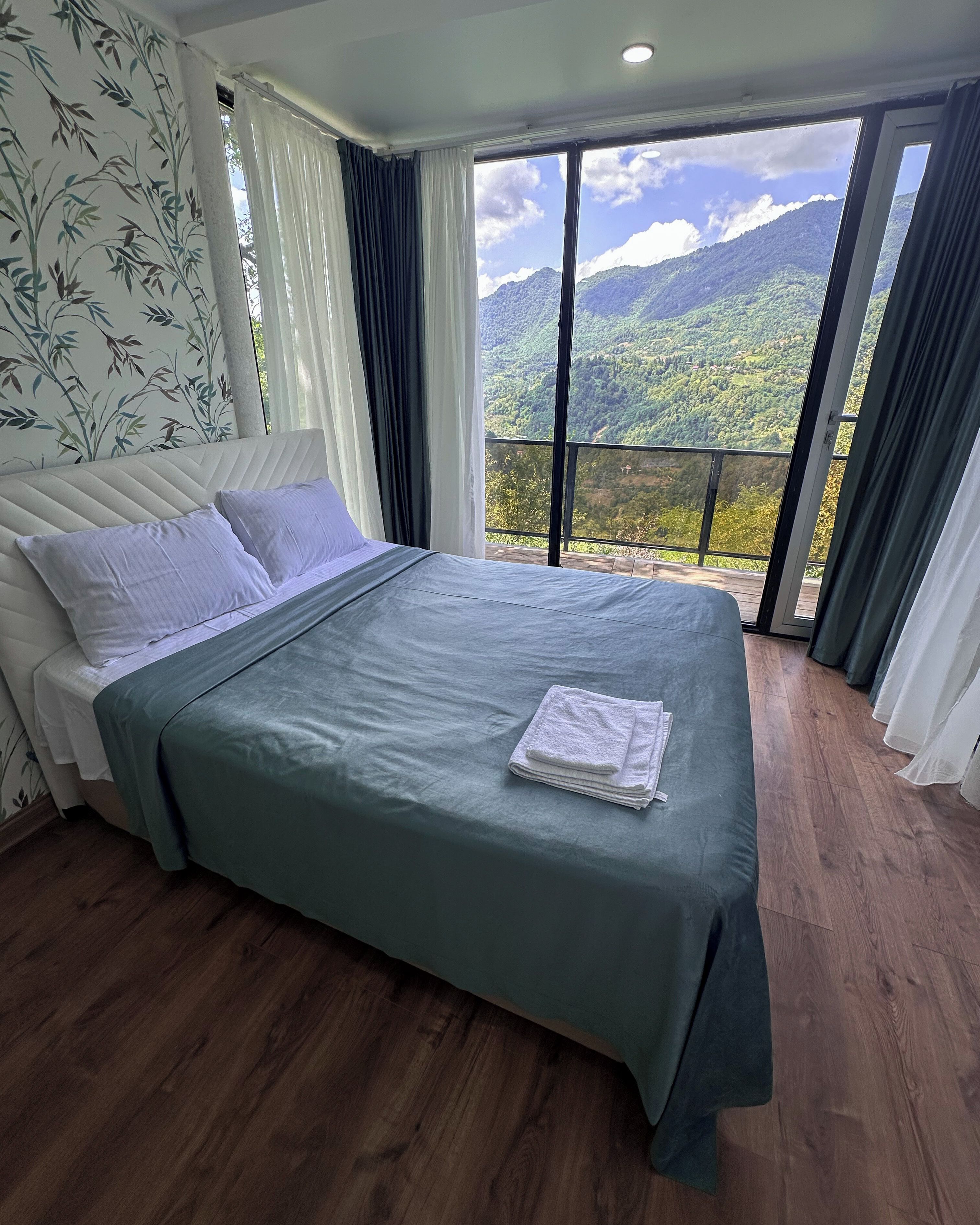 5 chambres, fer et planche à repasser, accès Internet, draps fournis