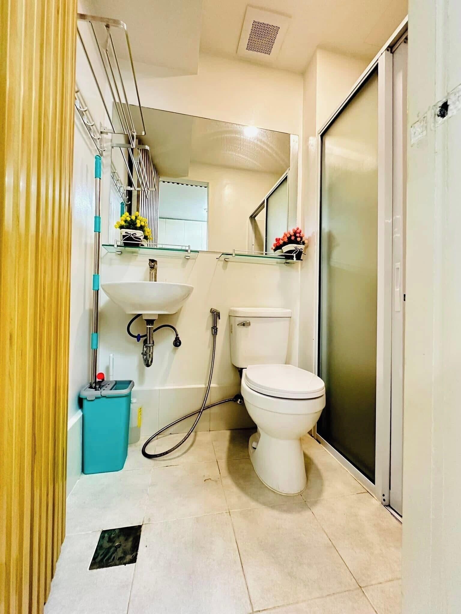 Shower, bidet, towels, soap