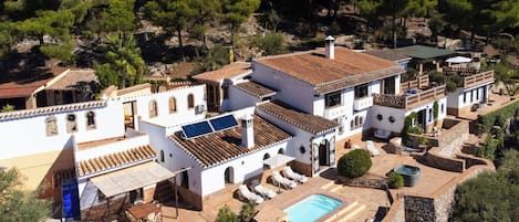 المنشأة من الخارج