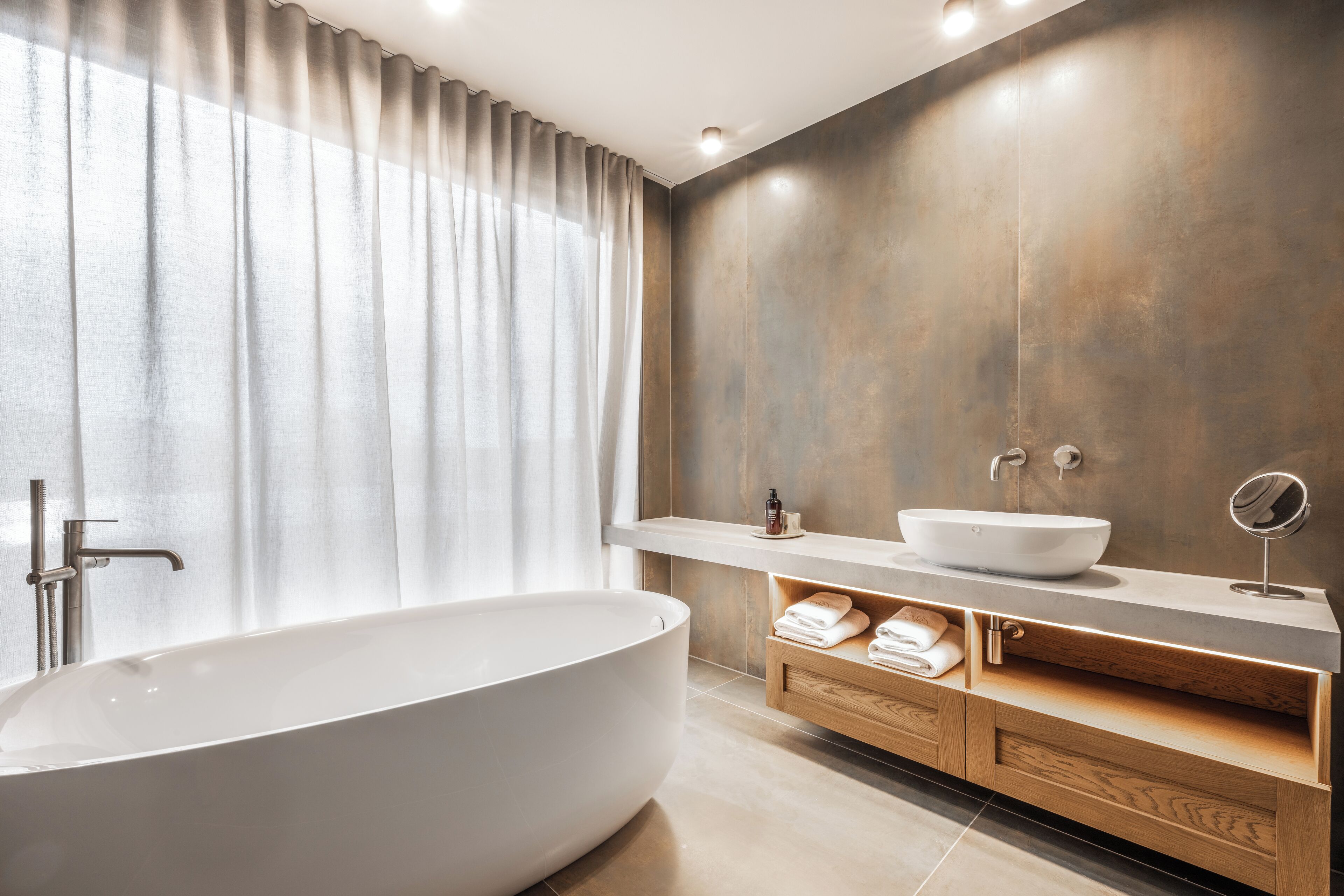 Deluxe Suite, Resort View | Bathroom | Free toiletries, hair dryer, towels, soap