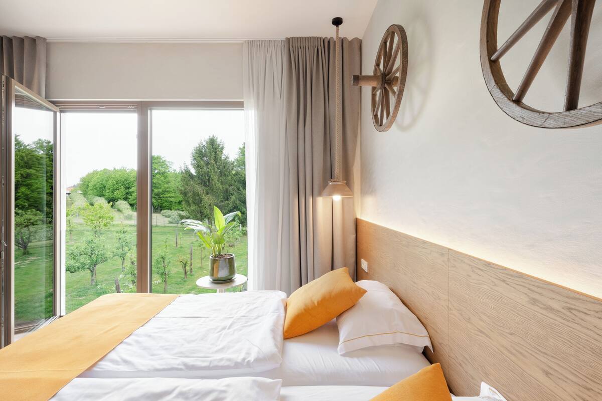 Comfort Suite, Garden View | Desk, laptop workspace, free WiFi