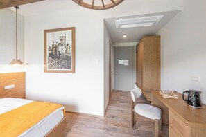 Comfort Suite, Garden View | Desk, laptop workspace, free WiFi