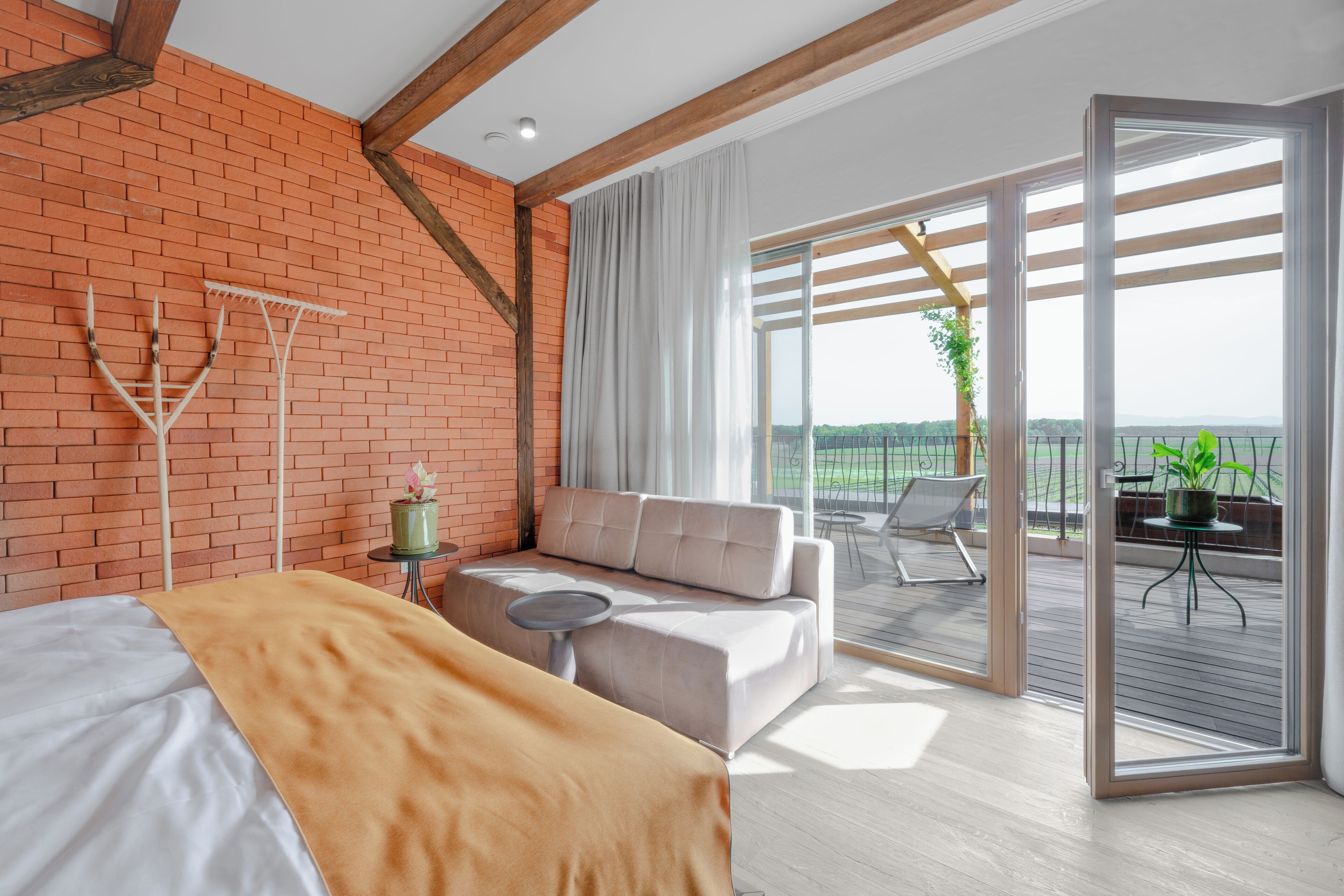 Deluxe Room | Desk, laptop workspace, free WiFi