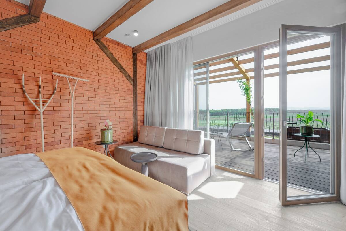 Deluxe Room | Desk, laptop workspace, free WiFi