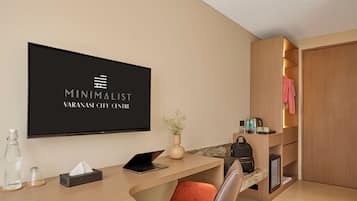 Superior Twin Room | In-room safe, desk, laptop workspace, blackout drapes