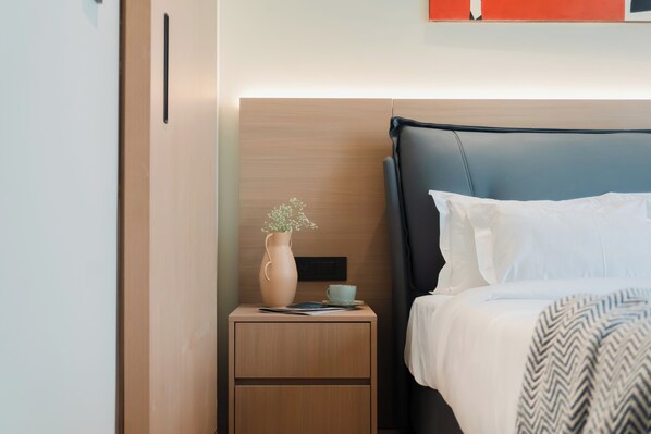 Kahden hengen deluxe-huone, kaupunkinäköala | Tallelokero huoneessa, työpöytä