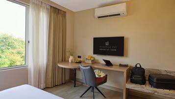 Superior King Room | Premium bedding, minibar, in-room safe, desk