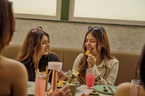 Daily English breakfast (INR 550 per person) - Minimaist - Varanasi City Centre (Varanasi)