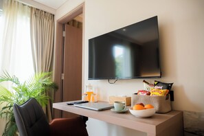 In-room safe, desk, laptop workspace, blackout curtains