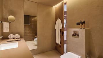 Superior-Studio | Badezimmer | Dusche, kostenlose Toilettenartikel, Haartrockner, Hausschuhe