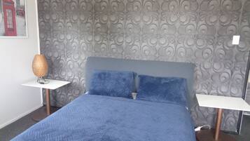 3 bedrooms, iron/ironing board, bed sheets