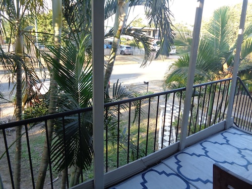  3 bedroom app with aircon in living area