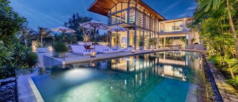 Kolam renang outdoor