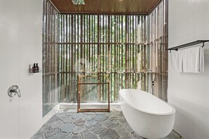 Villa, 3 Schlafzimmer, Balkon, Poolblick | Badezimmer | Kostenlose Toilettenartikel, Haartrockner, Bidet, Handtücher