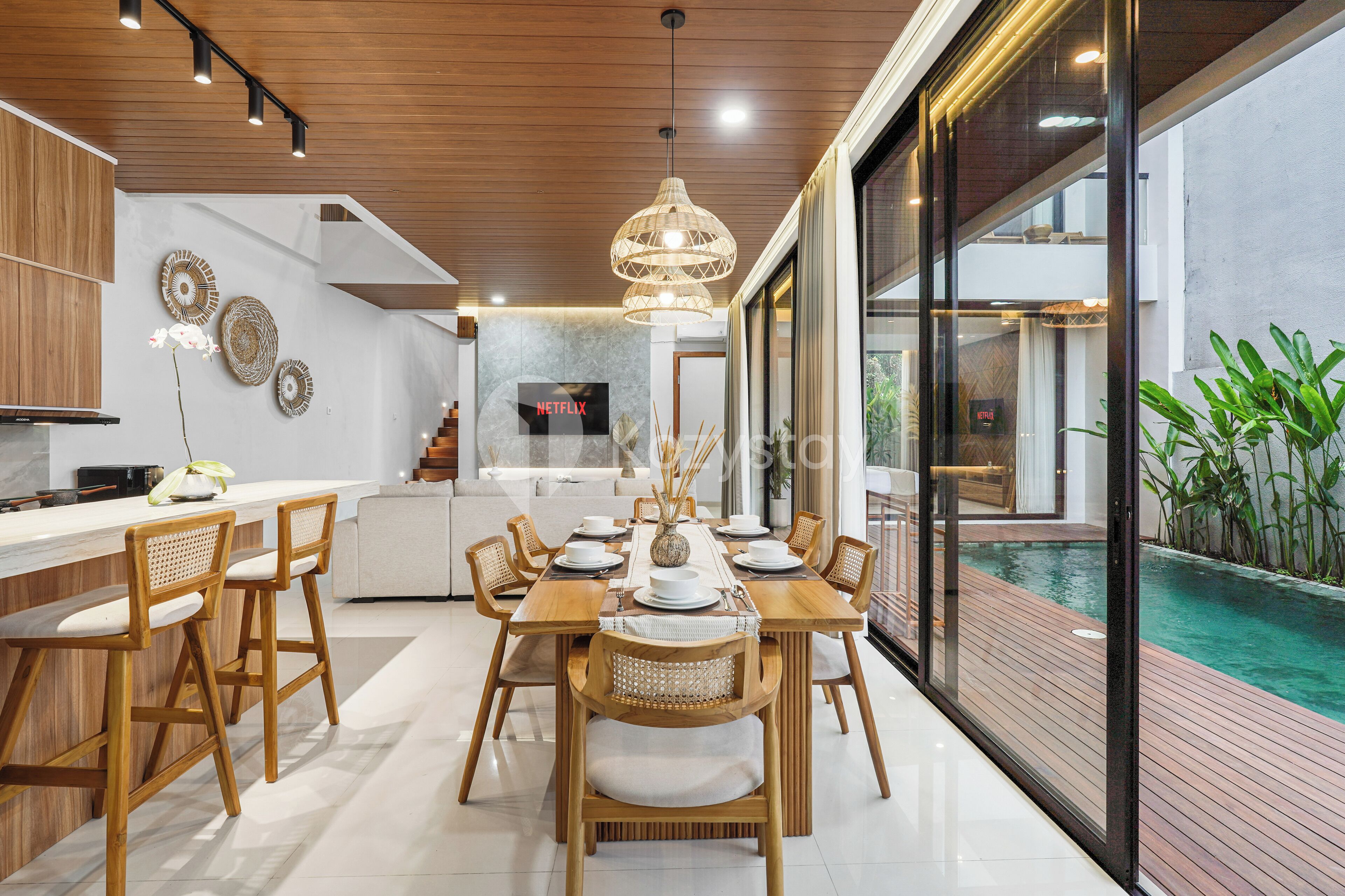 Vila, 3 quartos, sacada, vista para a piscina | Sala de jantar