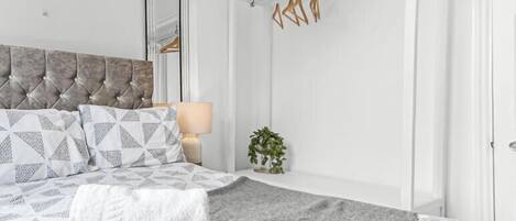 2 bedrooms, iron/ironing board, free WiFi