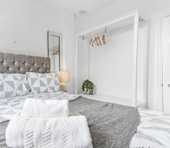 2 bedrooms, iron/ironing board, free WiFi