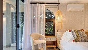 2 bedrooms, iron/ironing board, Internet, bed sheets - Seaside Hideaway – Walk to Playa Flamingo & Marina (Playa Flamingo)