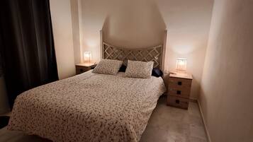 1 bedroom, iron/ironing board, internet, bed sheets