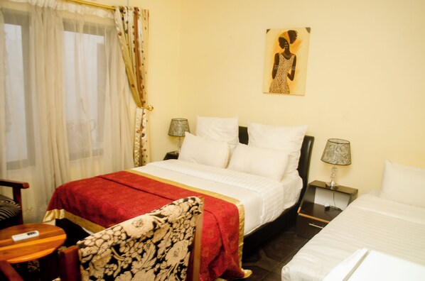 Luxury Twin Room | Desk, laptop workspace, free WiFi