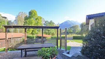Rumah Standar, beberapa kamar, 2 kamar mandi (Casa Letizia) | Tempat makan outdoor