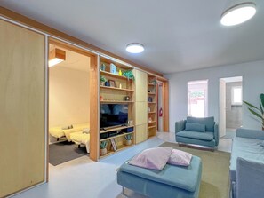 2 عدّة غرف نوم وواي فاي وملاءات أسرّة