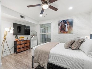 1 soverom, strykejern/-brett, internettilgang og sengetøy