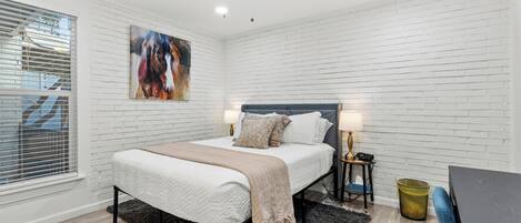 1 多间卧室、熨斗/熨衣板、上网接入、床单