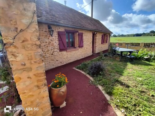 Country house, close to footpaths, 5km base de loisirs, 15mn Zoo